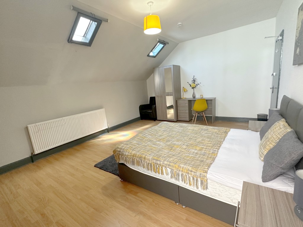 Large double bedroom located on 2nd floor